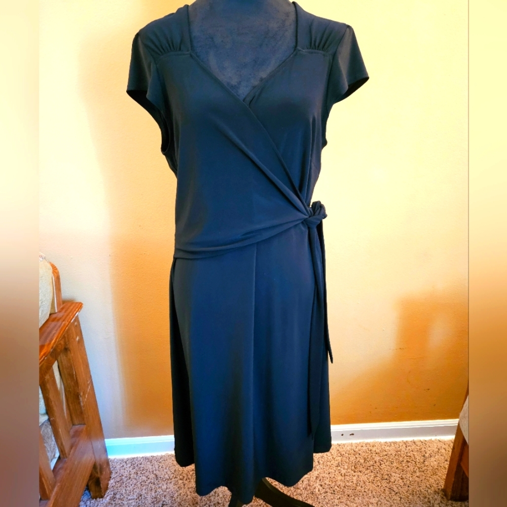Evan Picone Black Wrap Midi Dress with V-Neck and Cap Sleeves
